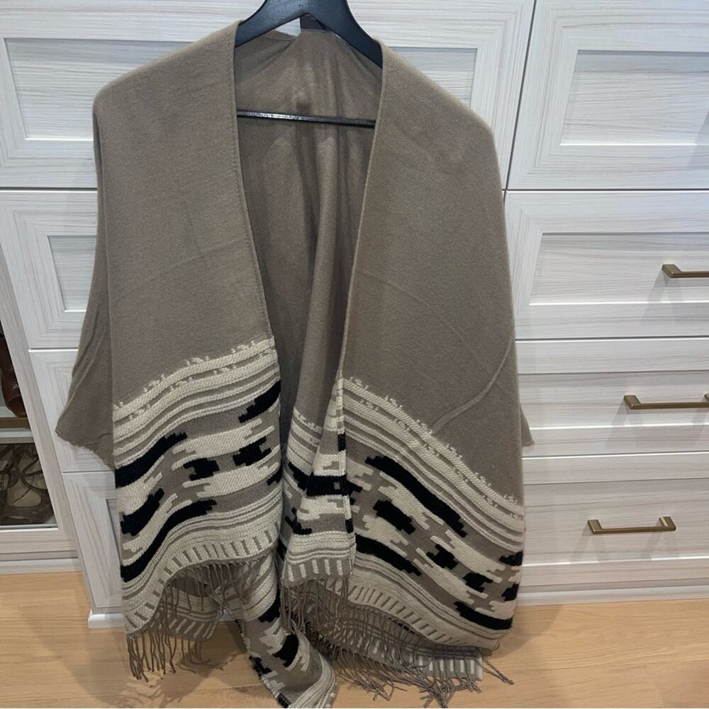 Vince Camuto Geometric Weave Taupe Cape/Poncho One Size - Picture 5 of 10